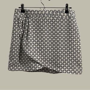 Banana Republic size 10 Petite White and black mid century geo pattern